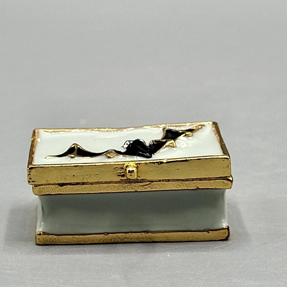 Work of Art Halloween Trinket Box Bat Enamel Hinged Magnetic Shelf Decor